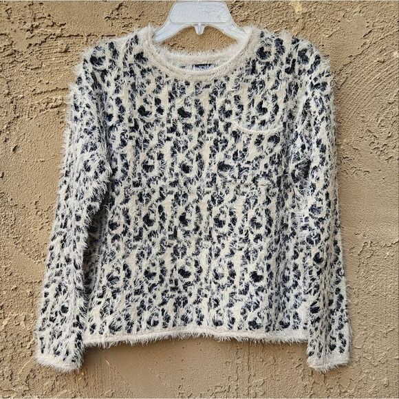 XOXO Sweaters - XOXO Black and Cream Fuzzy Soft Long Sleeve Sweater Size L